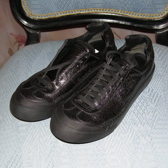 NEW 🖤 Cinzia Araia Black Crackled Low Top Sneakers 9 - Picture 2 of 13